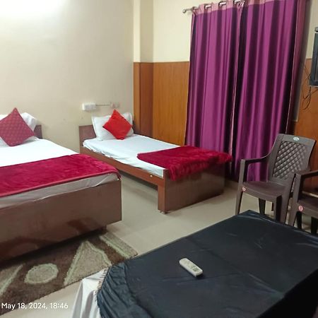 Goroomgo Varanasi Paradise Varanasi - Parking & Restaurant Available - Perfect Location And Comfortable Room Exterior foto