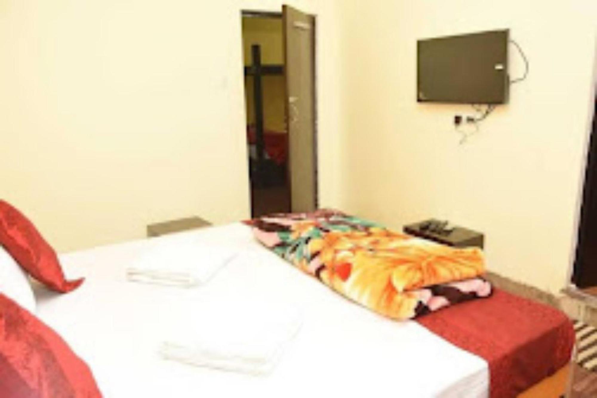 Goroomgo Varanasi Paradise Varanasi - Parking & Restaurant Available - Perfect Location And Comfortable Room Exterior foto