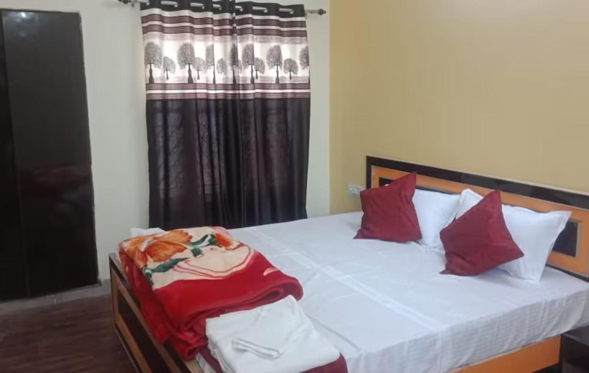 Goroomgo Varanasi Paradise Varanasi - Parking & Restaurant Available - Perfect Location And Comfortable Room Exterior foto