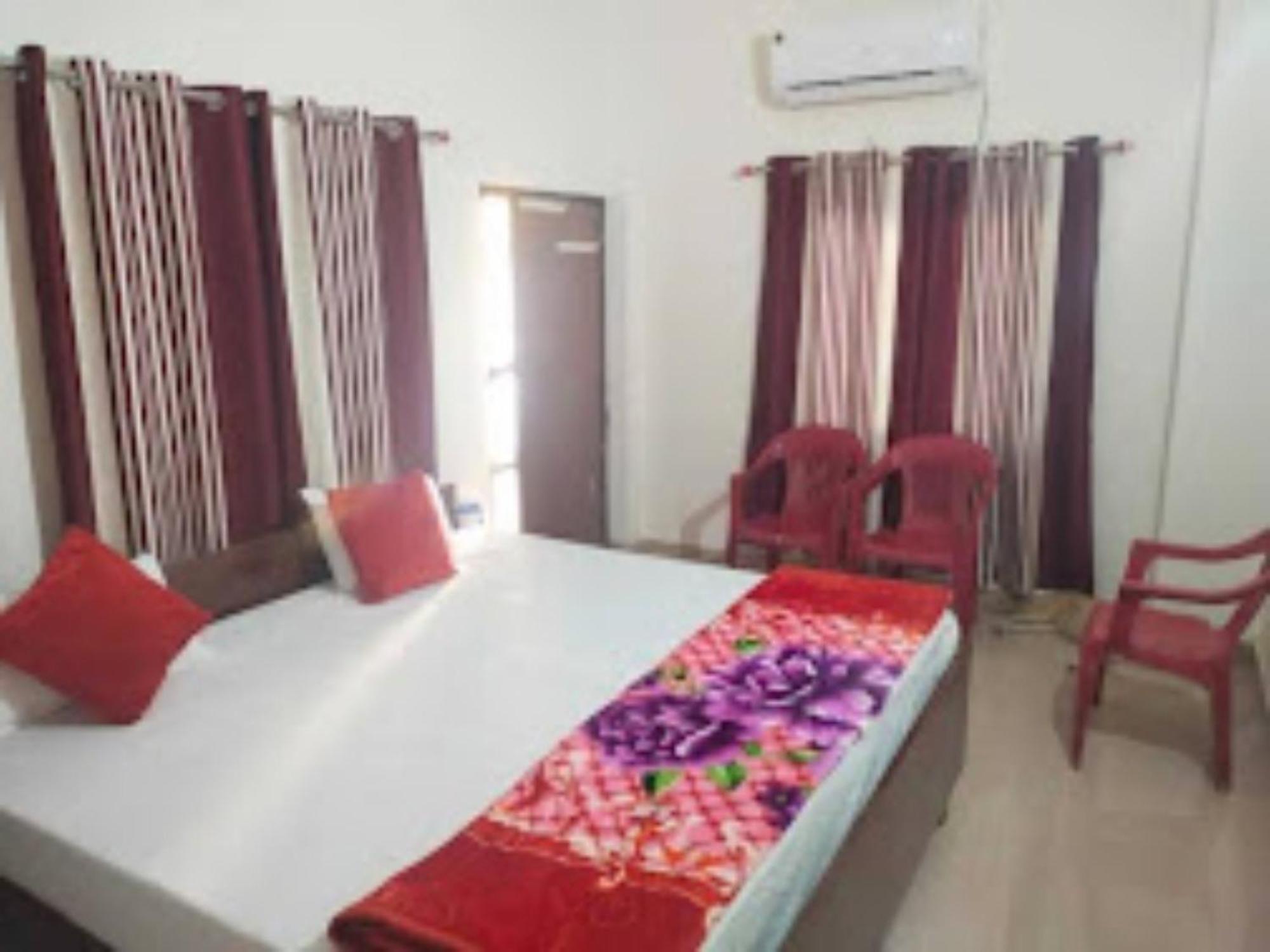 Goroomgo Varanasi Paradise Varanasi - Parking & Restaurant Available - Perfect Location And Comfortable Room Exterior foto