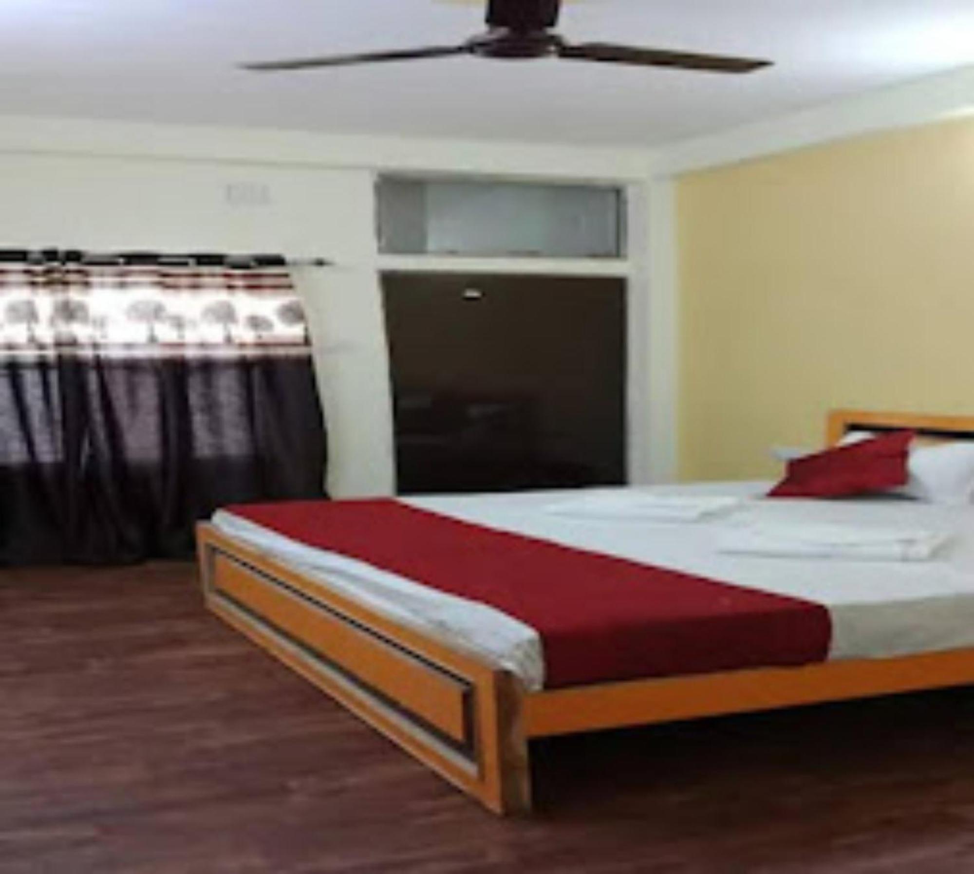 Goroomgo Varanasi Paradise Varanasi - Parking & Restaurant Available - Perfect Location And Comfortable Room Exterior foto
