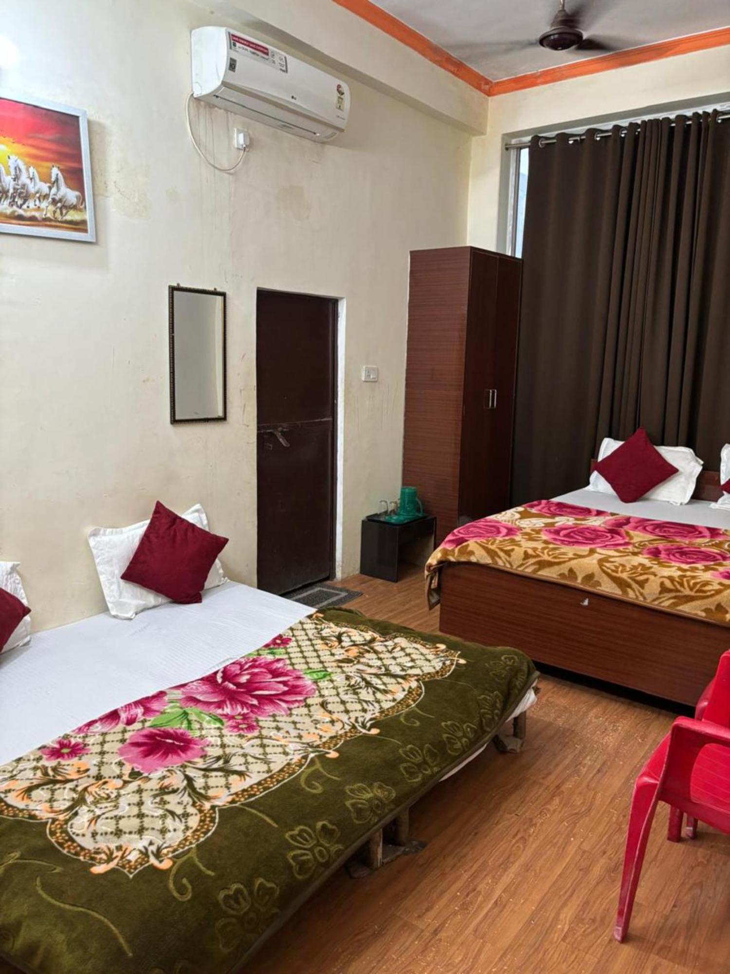 Goroomgo Varanasi Paradise Varanasi - Parking & Restaurant Available - Perfect Location And Comfortable Room Exterior foto