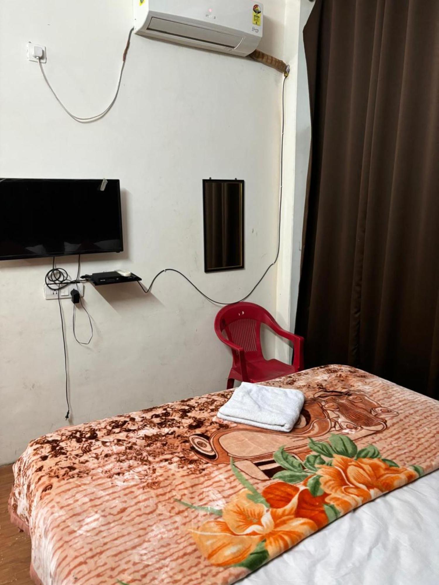 Goroomgo Varanasi Paradise Varanasi - Parking & Restaurant Available - Perfect Location And Comfortable Room Exterior foto